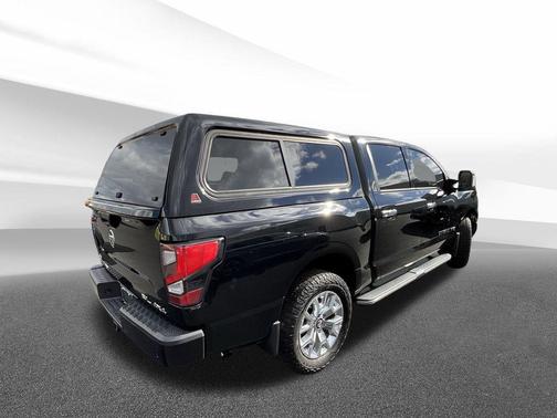 2020 Nissan Titan SL