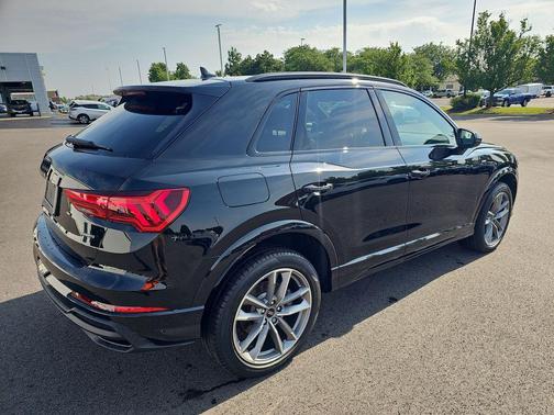 Mythos Black Metallic 2025 Audi Q3 Premium 45 TFSI S line quattro Tiptronic