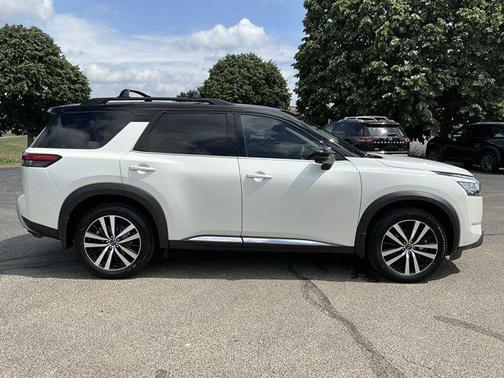 2023 Nissan Pathfinder Platinum 4WD
