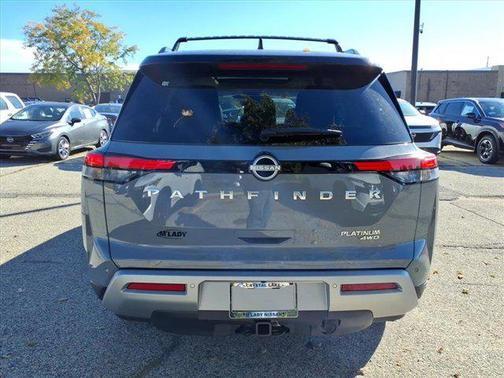 2025 Nissan Pathfinder Platinum 4WD