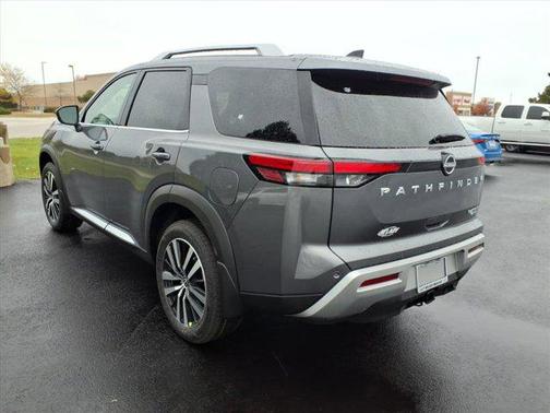 2025 Nissan Pathfinder Platinum 4WD