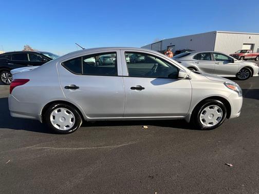 2016 Nissan Versa 1.6 S+