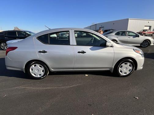 2016 Nissan Versa 1.6 S+
