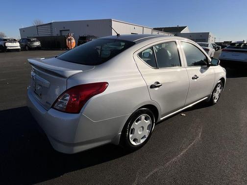 2016 Nissan Versa 1.6 S+