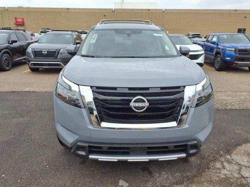 2025 Nissan Pathfinder Platinum 4WD