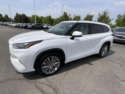 2022 Toyota Highlander Platinum