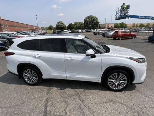 2022 Toyota Highlander Platinum