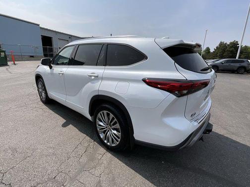 2022 Toyota Highlander Platinum