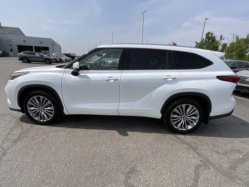 2022 Toyota Highlander Platinum