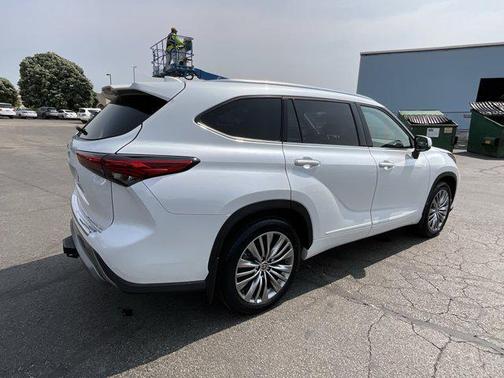 2022 Toyota Highlander Platinum