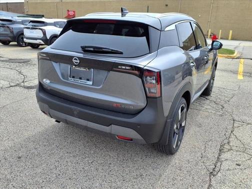 2025 Nissan Kicks SR