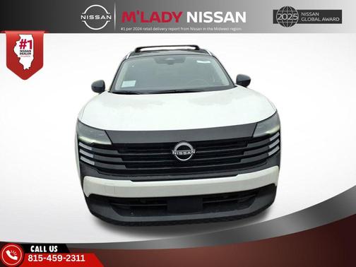 Aspen White Tricoat/Super Black 2026 Nissan Kicks SV