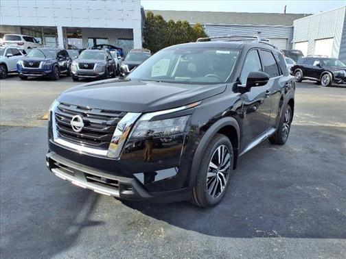 2025 Nissan Pathfinder Platinum 4WD