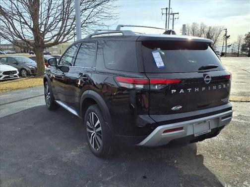 2025 Nissan Pathfinder Platinum 4WD