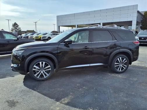 2025 Nissan Pathfinder Platinum 4WD