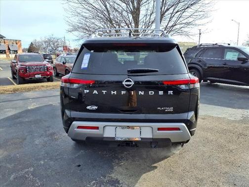 2025 Nissan Pathfinder Platinum 4WD