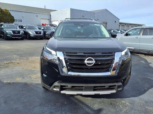 2025 Nissan Pathfinder Platinum 4WD