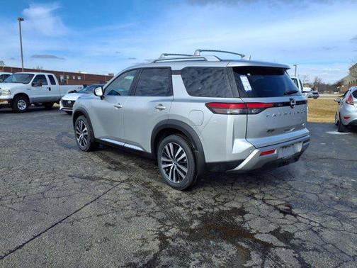 2025 Nissan Pathfinder Platinum 4WD