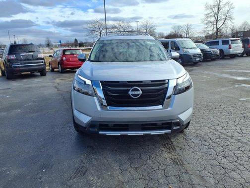 2025 Nissan Pathfinder Platinum 4WD