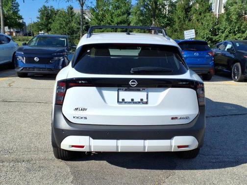 2026 Nissan Kicks SR