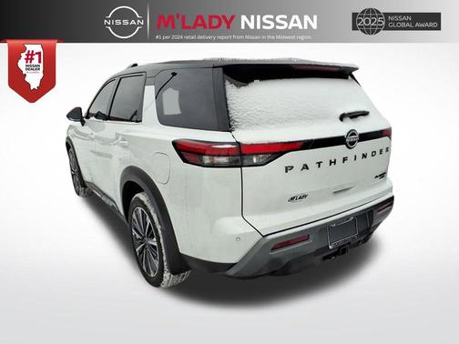 Everest White Pearl Tricoat/Super Black 2026 Nissan Pathfinder Platinum