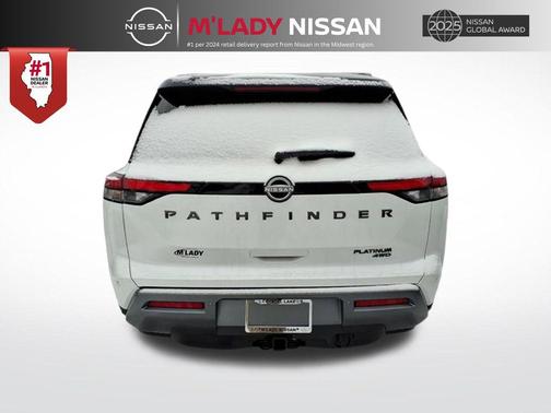 Everest White Pearl Tricoat/Super Black 2026 Nissan Pathfinder Platinum