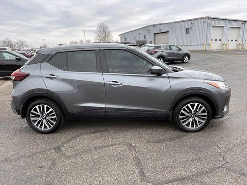 2022 Nissan Kicks SV