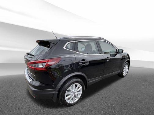 2022 Nissan Rogue Sport SV