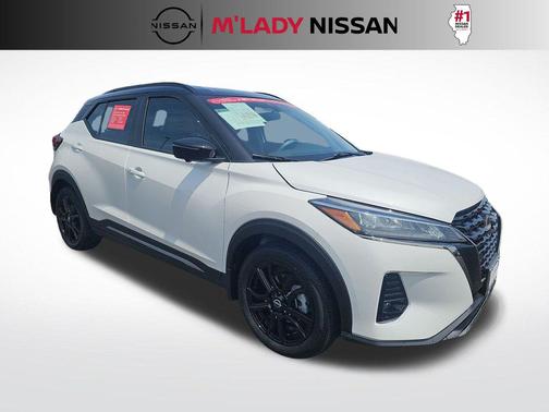 Aspen White Tricoat/Super Black 2024 Nissan Kicks SR