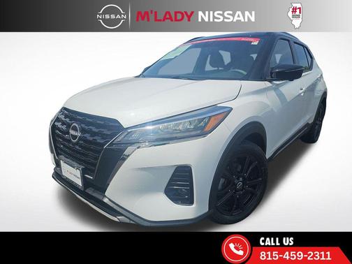 Aspen White Tricoat/Super Black 2024 Nissan Kicks SR