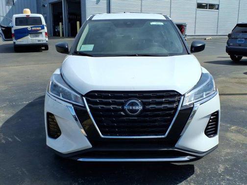 2025 Nissan Kicks S