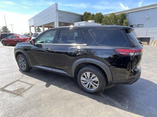 2023 Nissan Pathfinder S 4WD