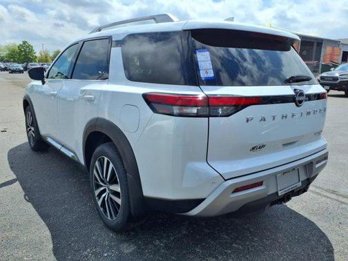 2025 Nissan Pathfinder Platinum 4WD