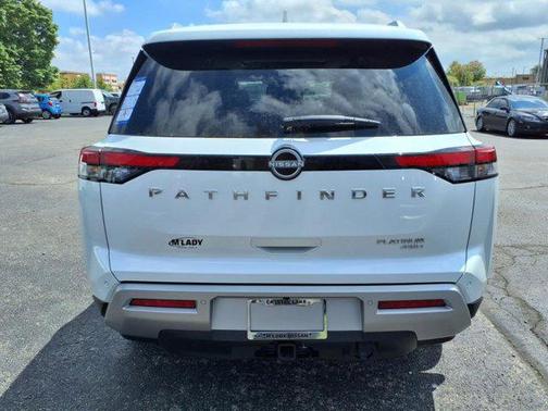 2025 Nissan Pathfinder Platinum 4WD