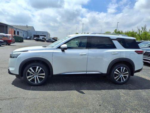 2025 Nissan Pathfinder Platinum 4WD