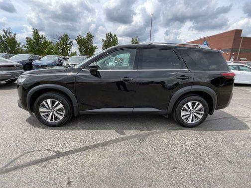 2022 Nissan Pathfinder SL 4WD