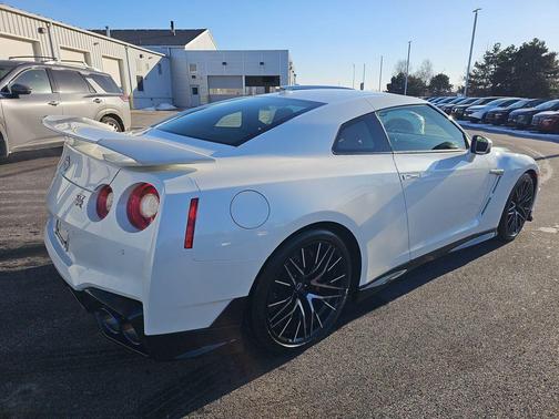 2024 Nissan GT-R Premium Dual-clutch 6-Speed Transmission