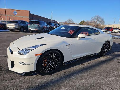 2024 Nissan GT-R Premium Dual-clutch 6-Speed Transmission
