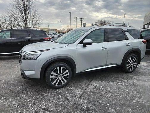 2025 Nissan Pathfinder Platinum 4WD