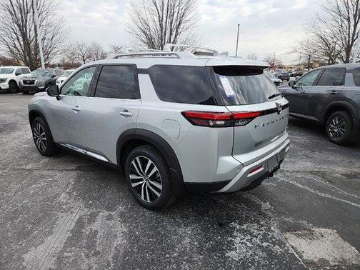2025 Nissan Pathfinder Platinum 4WD