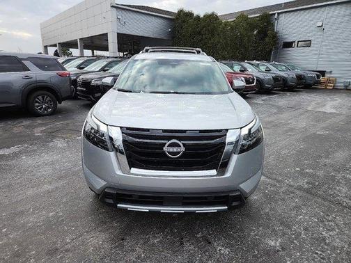 2025 Nissan Pathfinder Platinum 4WD
