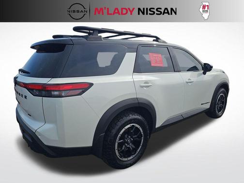 Pearl White Tricoat/Super Black 2024 Nissan Pathfinder Rock Creek 4WD