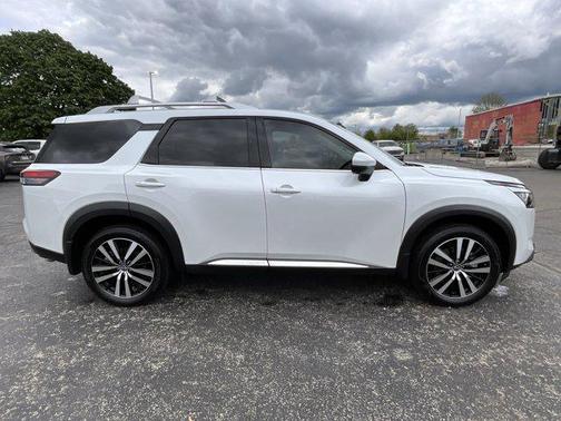 2025 Nissan Pathfinder Platinum 4WD
