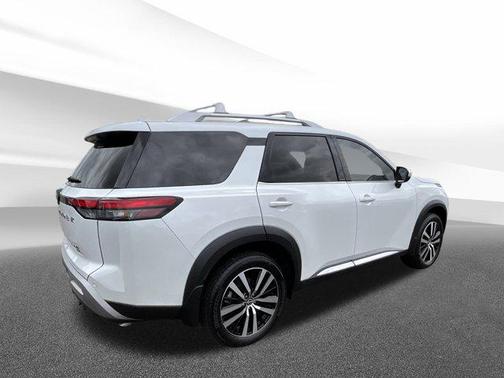 2025 Nissan Pathfinder Platinum 4WD