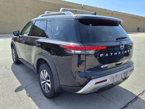 2025 Nissan Pathfinder SL 4WD