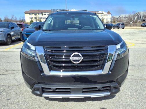 2025 Nissan Pathfinder SL 4WD