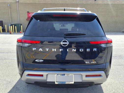 2025 Nissan Pathfinder SL 4WD