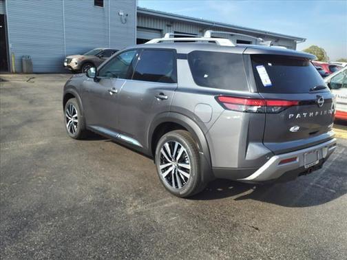 2025 Nissan Pathfinder Platinum 4WD