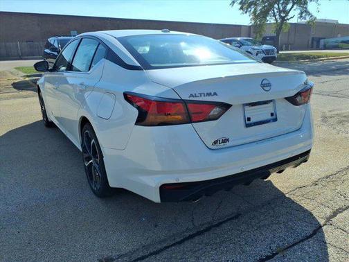 2025 Nissan Altima SR FWD