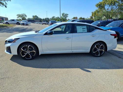 2025 Nissan Altima SR FWD